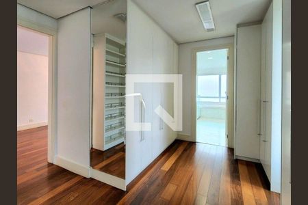 Casa de condomínio à venda com 550m², 4 quartos e 2 vagas