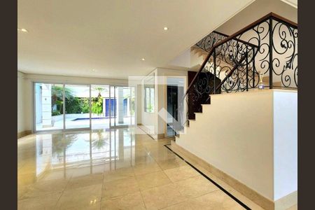 Casa de condomínio à venda com 550m², 4 quartos e 2 vagas