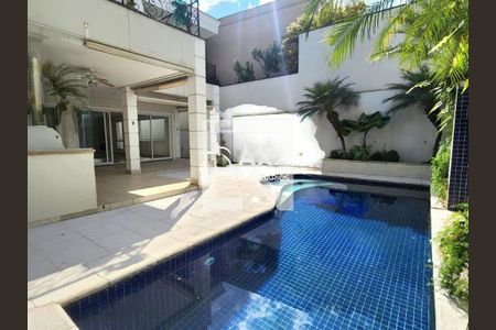 Casa de condomínio à venda com 550m², 4 quartos e 2 vagas