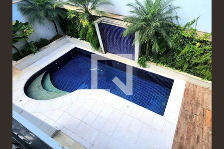 Casa de condomínio à venda com 550m², 4 quartos e 2 vagas