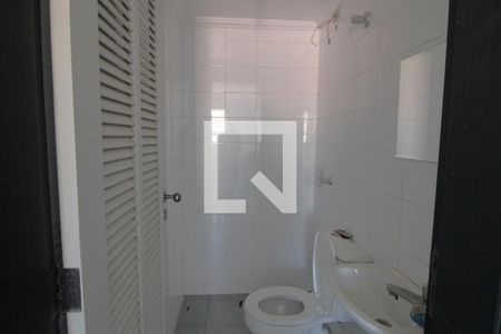 Casa de condomínio à venda com 350m², 4 quartos e 4 vagasBanheiro de serviço