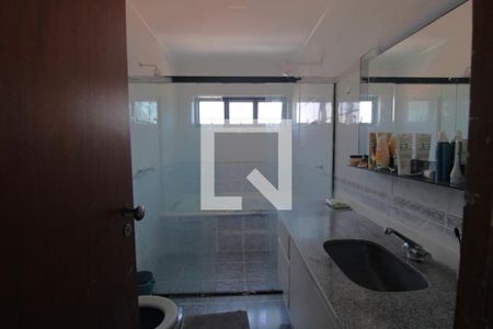 Casa de condomínio à venda com 350m², 4 quartos e 4 vagasBanheiro da suíte 2