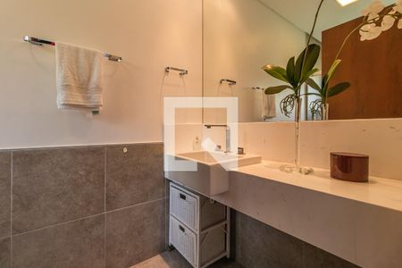 Casa de condomínio à venda com 300m², 4 quartos e 4 vagas Casa de condomínio à venda com 300m², 4 quartos e 4 vagasBanheiro da Suíte 2