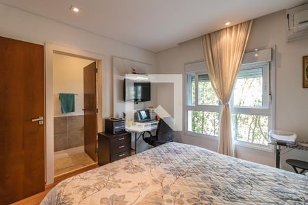 Casa de condomínio à venda com 300m², 4 quartos e 4 vagas Casa de condomínio à venda com 300m², 4 quartos e 4 vagasSuíte 1