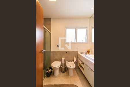 Casa de condomínio à venda com 300m², 4 quartos e 4 vagas Casa de condomínio à venda com 300m², 4 quartos e 4 vagasBanheiro 2 da Suíte 3