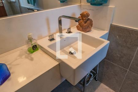 Casa de condomínio à venda com 300m², 4 quartos e 4 vagas Casa de condomínio à venda com 300m², 4 quartos e 4 vagasBanheiro da Suíte 1