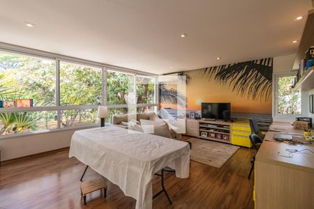 Casa de condomínio à venda com 300m², 4 quartos e 4 vagas Casa de condomínio à venda com 300m², 4 quartos e 4 vagasSala íntima