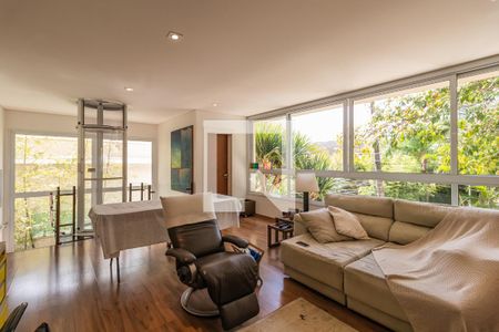 Casa de condomínio à venda com 300m², 4 quartos e 4 vagas Casa de condomínio à venda com 300m², 4 quartos e 4 vagasSala íntima