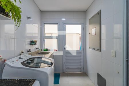 Casa de condomínio à venda com 300m², 4 quartos e 4 vagas Casa de condomínio à venda com 300m², 4 quartos e 4 vagasÁrea de Serviço