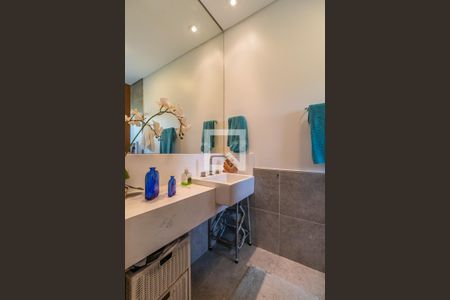 Casa de condomínio à venda com 300m², 4 quartos e 4 vagas Casa de condomínio à venda com 300m², 4 quartos e 4 vagasBanheiro da Suíte 1