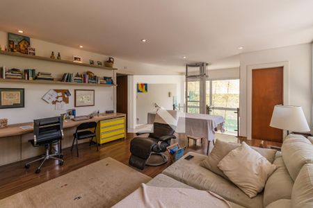 Casa de condomínio à venda com 300m², 4 quartos e 4 vagas Casa de condomínio à venda com 300m², 4 quartos e 4 vagasSala íntima