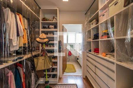 Casa de condomínio à venda com 300m², 4 quartos e 4 vagas Casa de condomínio à venda com 300m², 4 quartos e 4 vagasSuíte 3