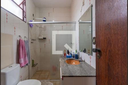 Casa à venda com 360m², 4 quartos e 2 vagasBanheiro suíte 1
