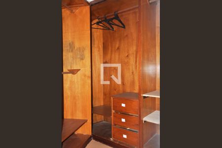 Casa para alugar com 220m², 3 quartos e 3 vagas Casa para alugar com 220m², 3 quartos e 3 vagasQuarto 01/lLaleira/Suite/Clouset