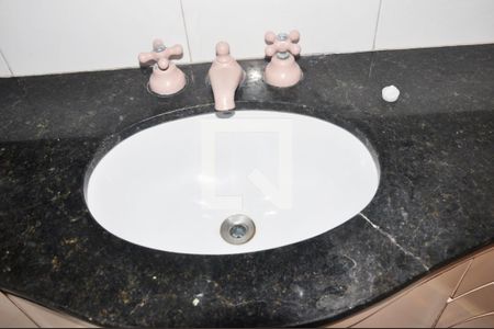 Casa para alugar com 220m², 3 quartos e 3 vagas Casa para alugar com 220m², 3 quartos e 3 vagasQuarto 03/lSuite