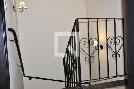 Casa para alugar com 220m², 3 quartos e 3 vagas Casa para alugar com 220m², 3 quartos e 3 vagasEscada/Quartos