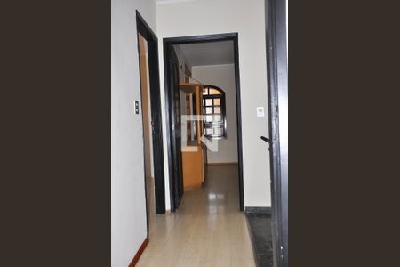 Casa para alugar com 220m², 3 quartos e 3 vagas Casa para alugar com 220m², 3 quartos e 3 vagasCorredor