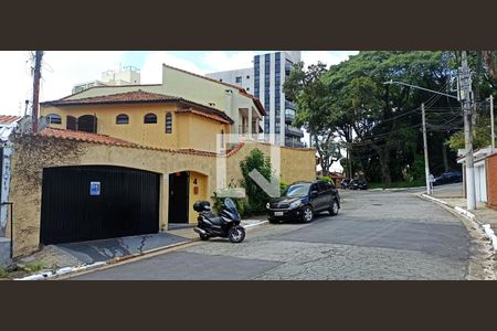 Casa para alugar com 220m², 3 quartos e 3 vagas Casa para alugar com 220m², 3 quartos e 3 vagasFachada