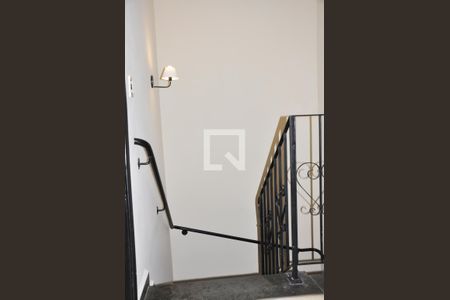 Casa para alugar com 220m², 3 quartos e 3 vagas Casa para alugar com 220m², 3 quartos e 3 vagasEscada/Quartos