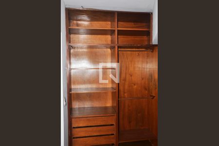 Casa para alugar com 220m², 3 quartos e 3 vagas Casa para alugar com 220m², 3 quartos e 3 vagasQuarto 01/lLaleira/Suite/Clouset