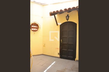 Casa para alugar com 220m², 3 quartos e 3 vagas Casa para alugar com 220m², 3 quartos e 3 vagasCorredor Externo