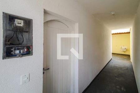 corredor entrada de casa para alugar com 2 quartos, 90m² em Cambuci, São Paulo