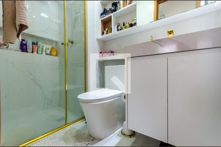 Apartamento à venda com 65m², 2 quartos e 2 vagas Apartamento à venda com 65m², 2 quartos e 2 vagasBanheiro da Suíte