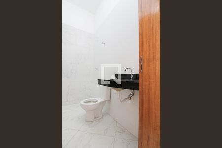 Casa à venda com 68m², 2 quartos e 1 vaga Casa à venda com 68m², 2 quartos e 1 vagaBanheiro Social