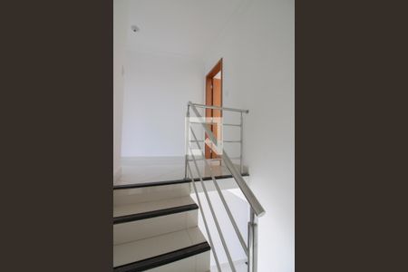 Casa à venda com 68m², 2 quartos e 1 vaga Casa à venda com 68m², 2 quartos e 1 vagaEscada