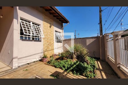 Casa à venda com 129m², 3 quartos e 3 vagas Casa à venda com 129m², 3 quartos e 3 vagasFachada