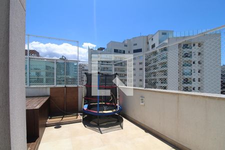 Apartamento à venda com 211m², 4 quartos e 2 vagas Apartamento à venda com 211m², 4 quartos e 2 vagasTerraço