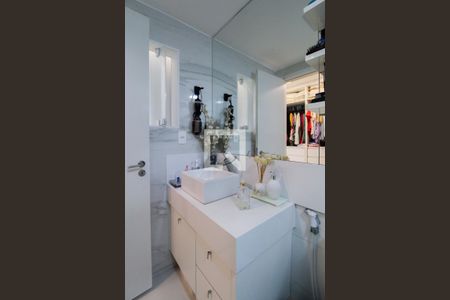 Apartamento à venda com 211m², 4 quartos e 2 vagas Apartamento à venda com 211m², 4 quartos e 2 vagasBanheiro da Suíte 2