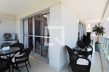 Apartamento à venda com 211m², 4 quartos e 2 vagas Apartamento à venda com 211m², 4 quartos e 2 vagasVaranda da Sala
