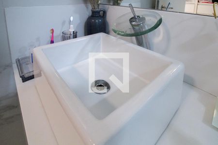 Apartamento à venda com 211m², 4 quartos e 2 vagas Apartamento à venda com 211m², 4 quartos e 2 vagasBanheiro da Suíte 2