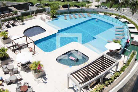 Apartamento à venda com 211m², 4 quartos e 2 vagas Apartamento à venda com 211m², 4 quartos e 2 vagasÁrea comum - Piscina