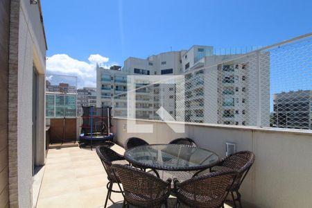 Apartamento à venda com 211m², 4 quartos e 2 vagas Apartamento à venda com 211m², 4 quartos e 2 vagasTerraço