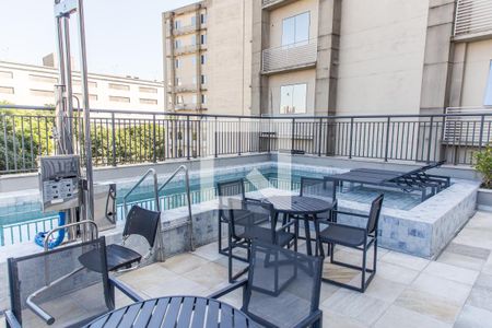 Apartamento à venda com 27m², 1 quarto e sem vaga Apartamento à venda com 27m², 1 quarto e sem vagaÁrea comum - Piscina