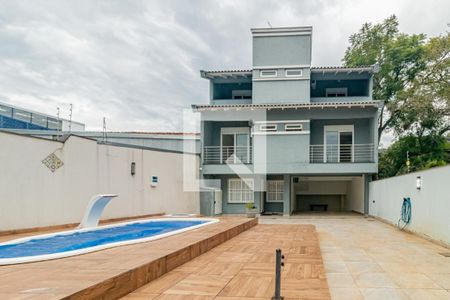 Casa à venda com 400m², 4 quartos e 4 vagas Casa à venda com 400m², 4 quartos e 4 vagasFachada