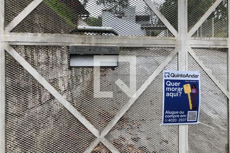 Casa à venda com 400m², 4 quartos e 4 vagas Casa à venda com 400m², 4 quartos e 4 vagasPlaca