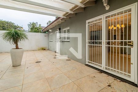Casa à venda com 400m², 4 quartos e 4 vagas Casa à venda com 400m², 4 quartos e 4 vagasÁrea externa