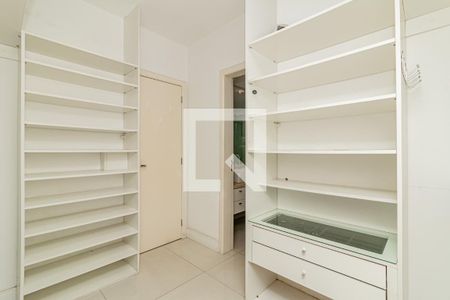 Casa à venda com 400m², 4 quartos e 4 vagas Casa à venda com 400m², 4 quartos e 4 vagasSuíte