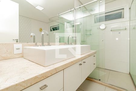 Casa à venda com 400m², 4 quartos e 4 vagas Casa à venda com 400m², 4 quartos e 4 vagasBanheiro da Suíte