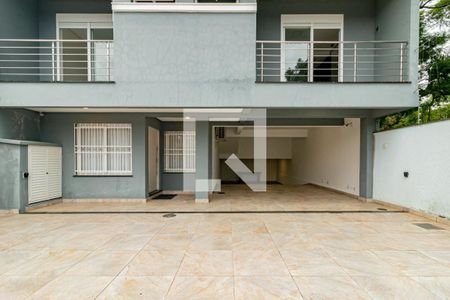 Casa à venda com 400m², 4 quartos e 4 vagas Casa à venda com 400m², 4 quartos e 4 vagasFachada