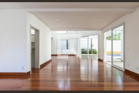 Casa à venda com 958m², 4 quartos e 6 vagas