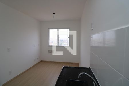 Sala/Cozinha de apartamento para alugar com 1 quarto, 24m² em Cidade Satélite Santa Bárbara, São Paulo