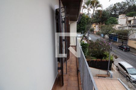 Casa à venda com 260m², 4 quartos e 2 vagas Casa à venda com 260m², 4 quartos e 2 vagasVaranda Quarto