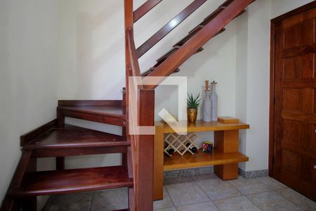 Apartamento à venda com 170m², 4 quartos e 2 vagasDetalhe da escada