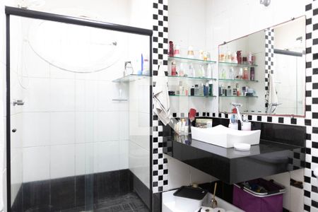 Casa à venda com 253m², 3 quartos e 7 vagas Casa à venda com 253m², 3 quartos e 7 vagasBanheiro do Quarto 1