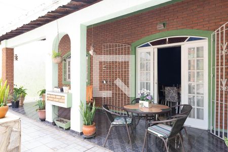 Casa à venda com 253m², 3 quartos e 7 vagas Casa à venda com 253m², 3 quartos e 7 vagasÁrea Externa