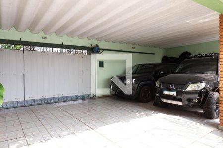 Casa à venda com 253m², 3 quartos e 7 vagas Casa à venda com 253m², 3 quartos e 7 vagasÁrea Externa